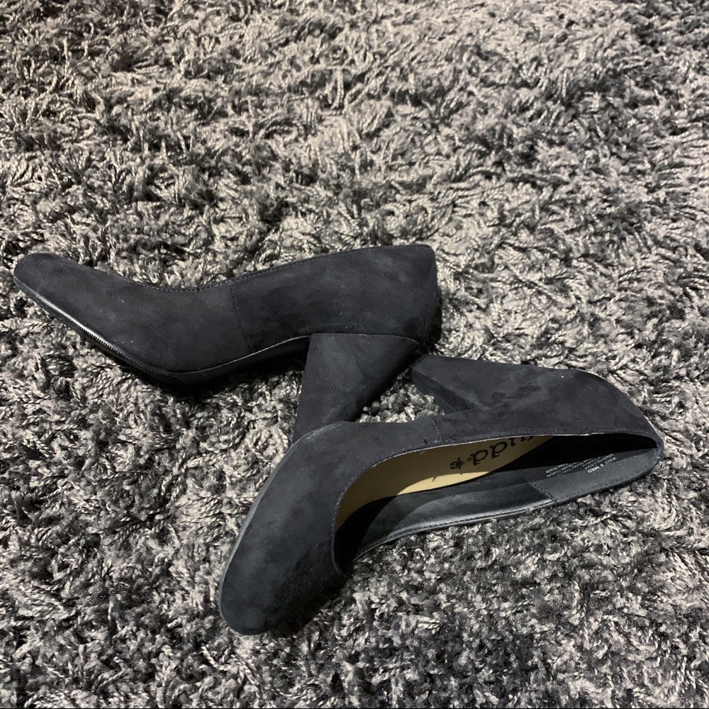 NEVER WORN CLASSIC BLACK HEELS